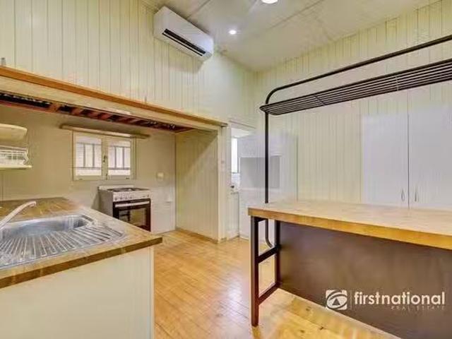 Just in! 6 Tarakan Street, Svensson Heights, QLD 4670