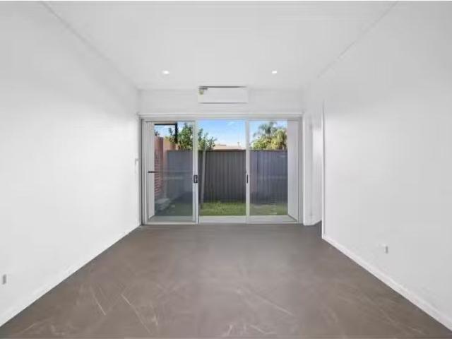 New 6a Hoxton Place, SPRING FARM House for rent Listed by Oli.