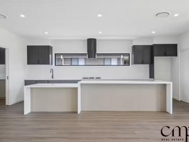 For Rent! 76 Doncaster Avenue, CLAREMONT MEADOWS House for ren.