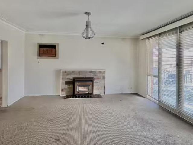 Just in! 76 Doyle Street, Avondale Heights VIC 3034