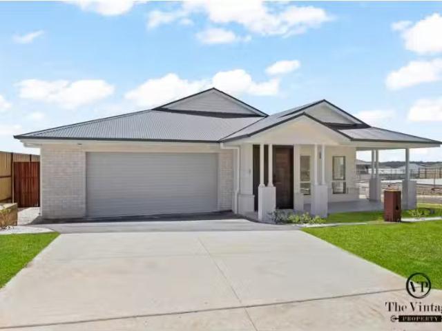 Charming 76 Irrigator Drive, North Richmond House for rent Li.