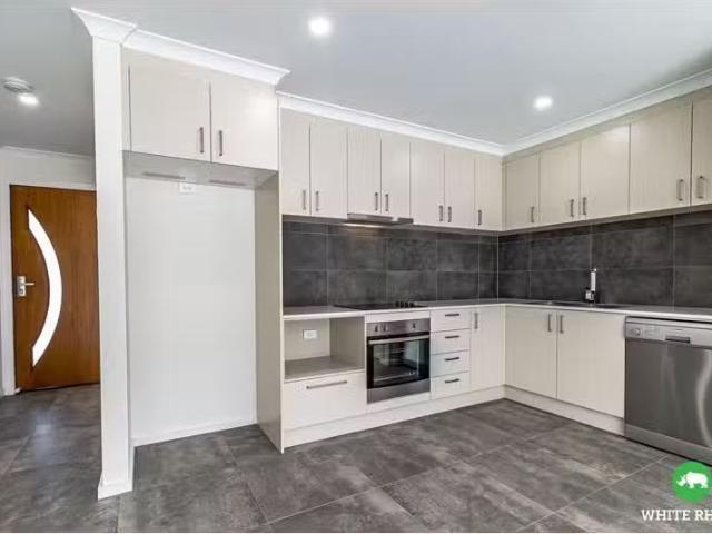 Cozy 76A Chuculba Crescent, Giralang Townhouse for rent Liste.