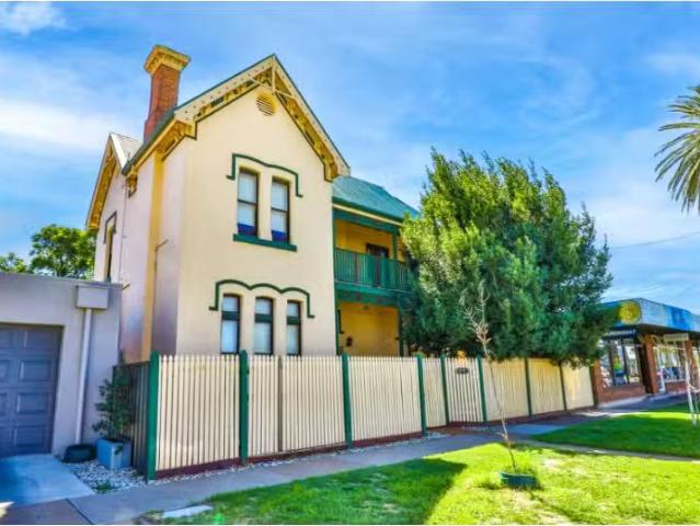 Cozy 77 Orange Ave, Mildura House for rent Listed by Leah Bla.