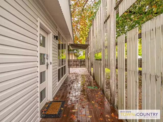 Just in! 77 Queen Elizabeth Drive, ARMIDALE House for rent Li.
