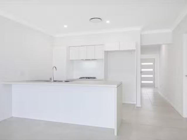 Unique 77 Tahmoor Road, Tahmoor House for rent Listed by Donn.