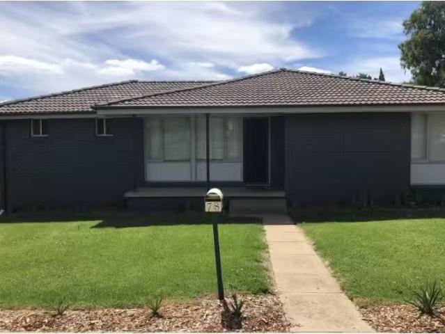 Unique 78 Edward Street, Molong House for rent Listed by Dear.