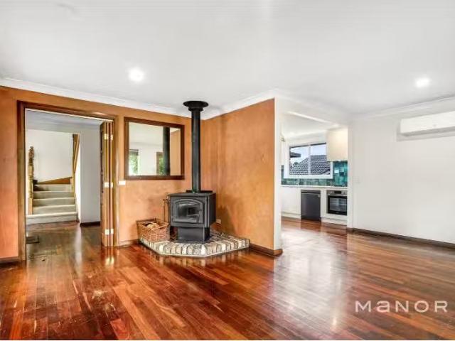 Cozy 78 Sutherland Avenue, Kings Langley House for rent Liste.