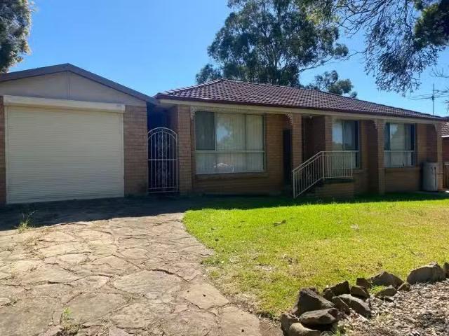 Deal! 70 Sherringham Road, Cranebrook House for rent Listed b.