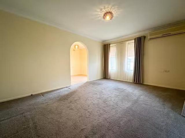 Deal! 71 Welwyn Road, HEBERSHAM House for rent Listed by Team.