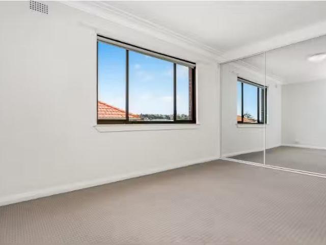 Deal! 7/23 Hastings Parade, BONDI House for rent Listed by Ha.