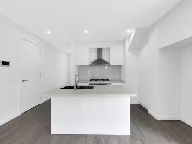 New 72 Dawnview Crescent, ROXBURGH PARK, VIC 3064 House for.