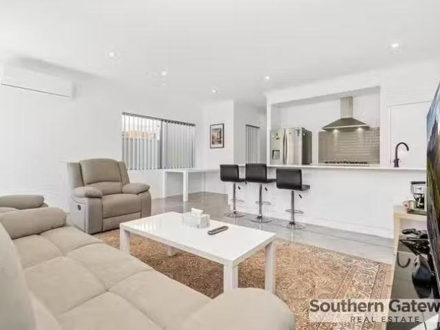 Unique 72 Somerford Promenade, Wellard, WA 6170