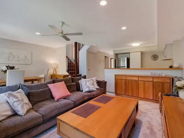 Cozy 7/323 Christine Avenue, Varsity Lakes, QLD 4227 Townhou.