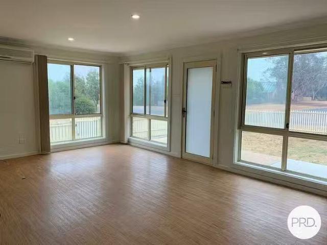 Charming 73 Malbon Street, Bungendore, NSW 2621