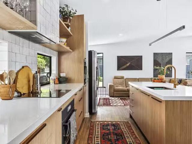 Deal! 73 Boronia Drive, O'connor, ACT 2602