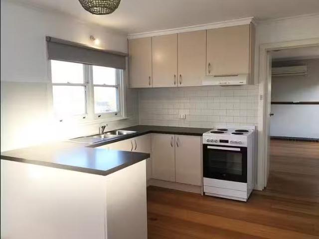 Cozy 73 Hill Street, Bellerive, TAS 7018