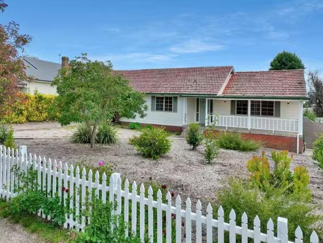 Cheap 7 Carrington Avenue, Oberon NSW 2787