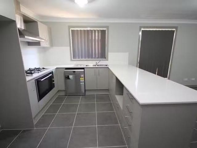 Cheap 7 Clowes Street, Elderslie, NSW 2570