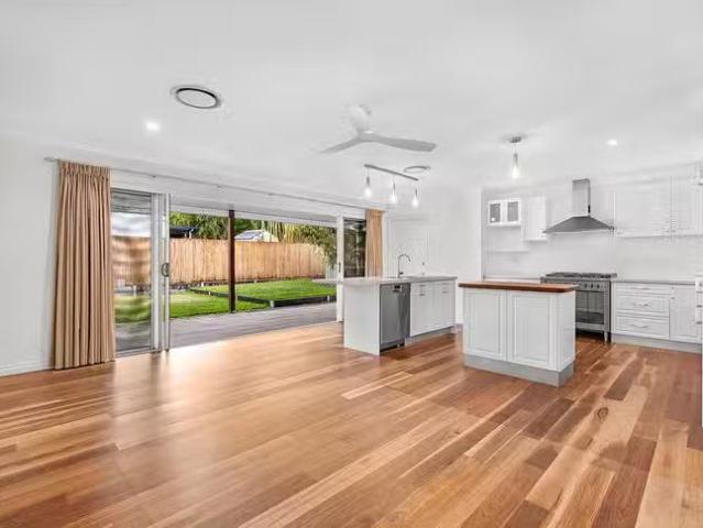 Deal! 7 Cranston Street, Wynnum West, QLD 4178