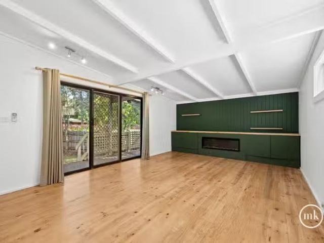 Cozy 7 Cromwell Street, Eltham VIC 3095