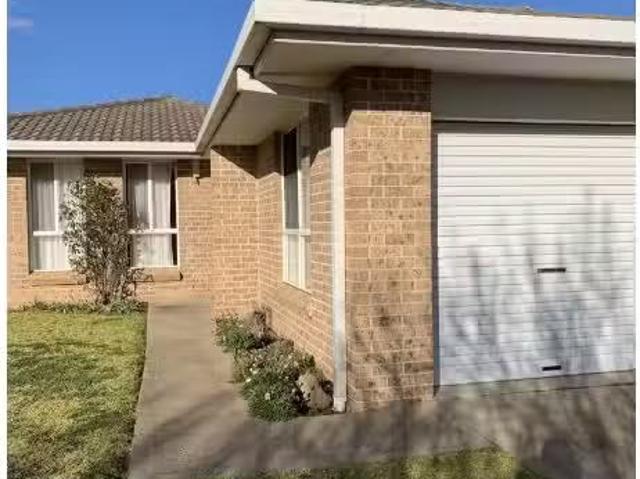 Unique 7 Anton Close, ARMIDALE House for rent Listed by Brook.