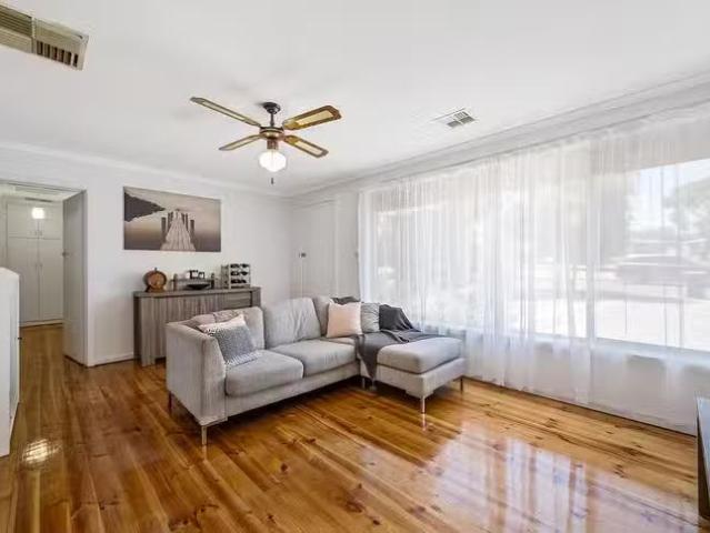 Nice 7 Alban Street, Christie Downs, SA 5164