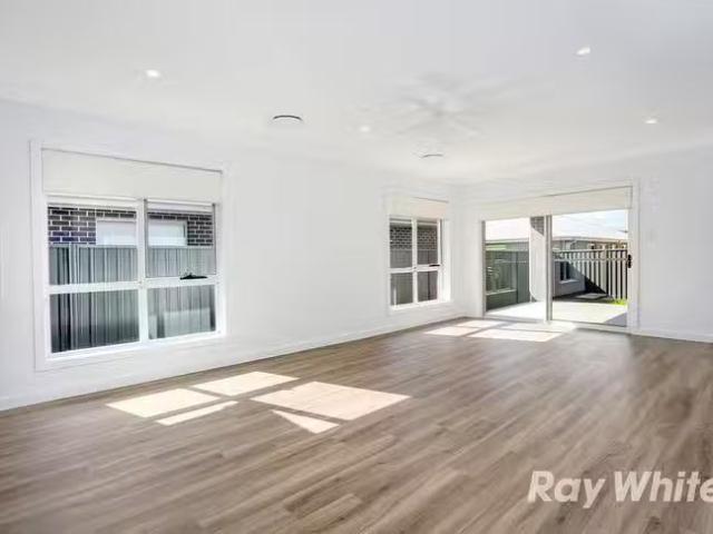 Just in! 7 Apple Street, Werrington, NSW 2747
