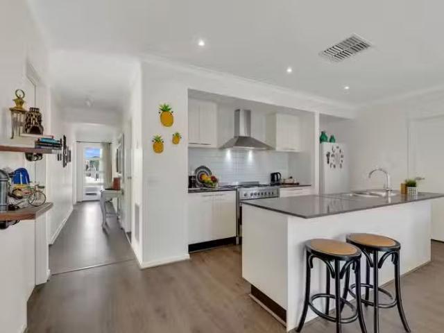 Just in! 7 Astoria Drive, POINT COOK, VIC 3030 House for Rent