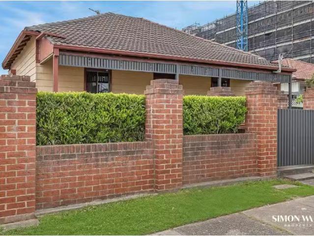 Rental! 7 Bala Road, Adamstown House for rent Listed by Tamar.