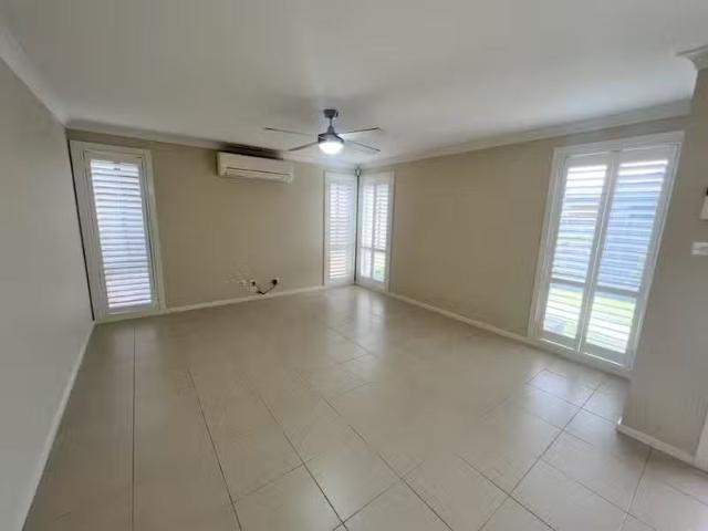 Charming 7 Harding Close, Ropes Crossing NSW 2760