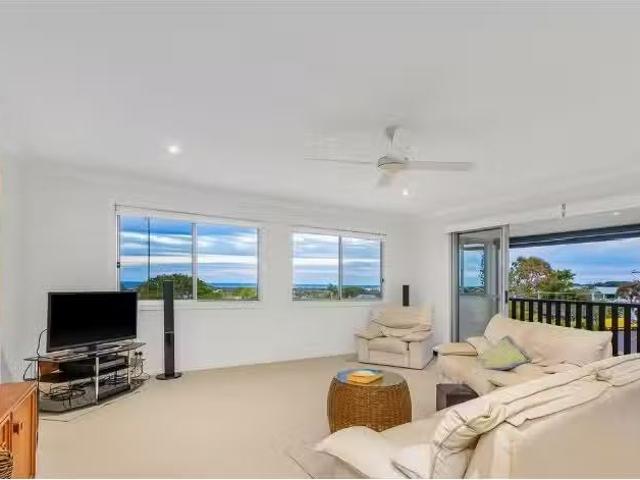 Unique 7 Julius Place, KINGSCLIFF House for rent Listed by Ch.