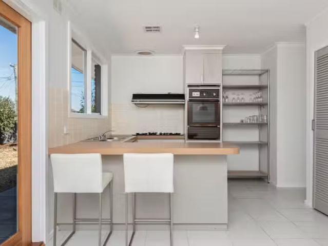 For Rent! 7 Nevana Close, Albanvale VIC 3021