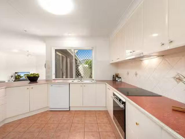 Unique 7 Thomas Macleod Avenue, Sinnamon Park, QLD 4073