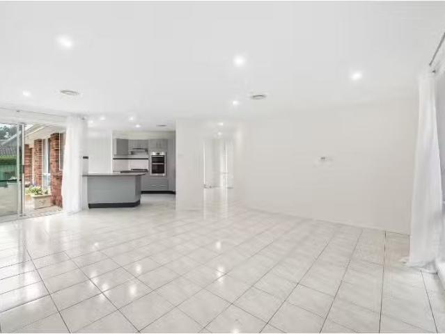 Cheap 7 Tulip Close, Bowral House for rent Listed by Katie Sc.