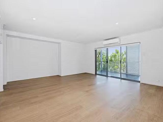 Deal! 8/8 Trunnel Court, Seaford Meadows, SA 5169