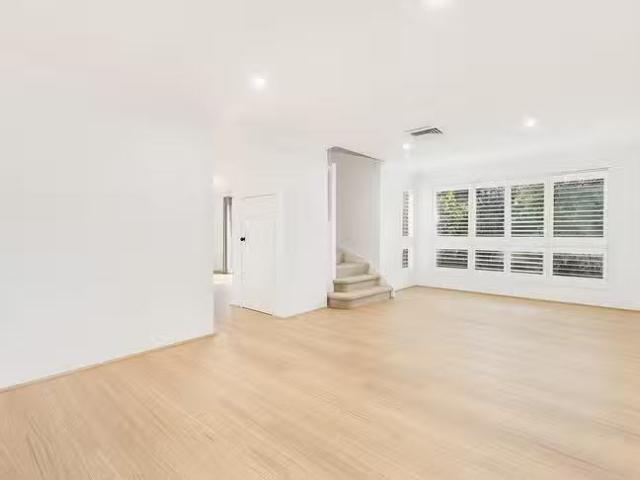 Cozy 8/8 10 Watkins Road, Baulkham Hills, NSW 2153