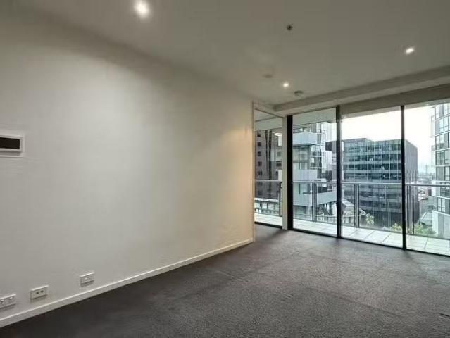 Deal! 809/5 Caravel Lane, Docklands, VIC 3008