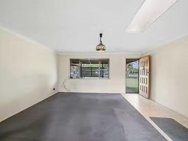 Unique 81 Wynyard Street, Cleveland, QLD 4163