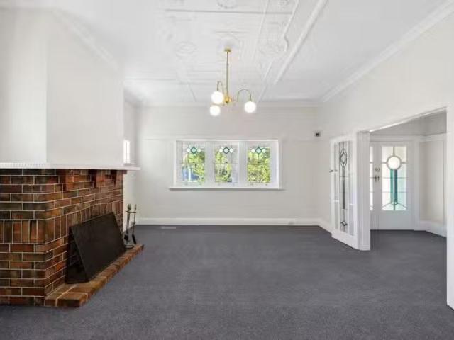 Cozy 82 High Street, Glen Iris VIC 3146 House For Lease