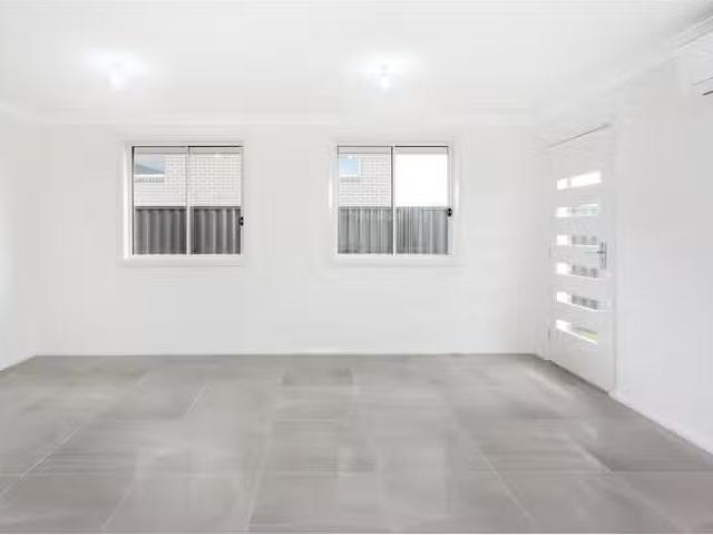 Charming 83a Arthur Phillip Drive, North Richmond House for re.