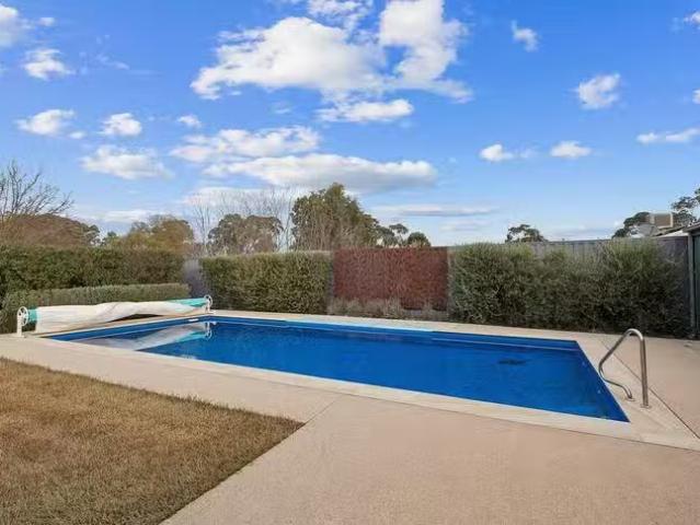 Rental! 8 10 Uxbridge Street, Strathfieldsaye, VIC 3551