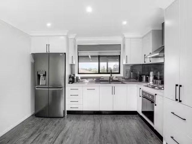 Deal! 8 Cato Close, Edensor Park, NSW 2176