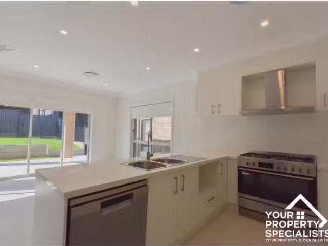 Deal! 8 Boxthorn Avenue, LEPPINGTON House for rent Listed by.