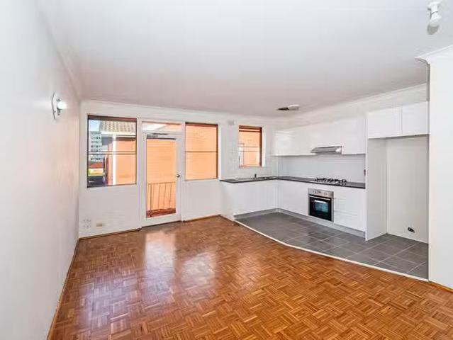 Nice 8 Barber Avenue, Eastlakes, NSW 2018