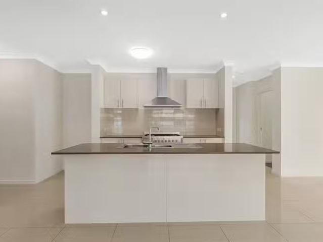 Unique 8 Brown Street, Moggill, QLD 4070