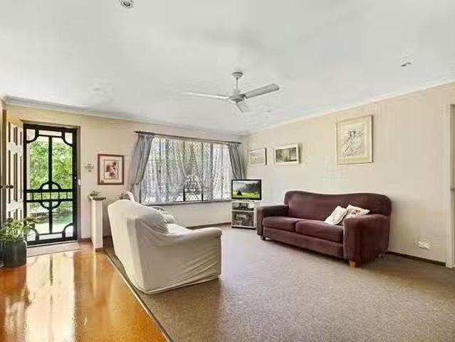 Cheap 8 Green Street, Banksia Beach, QLD 4507
