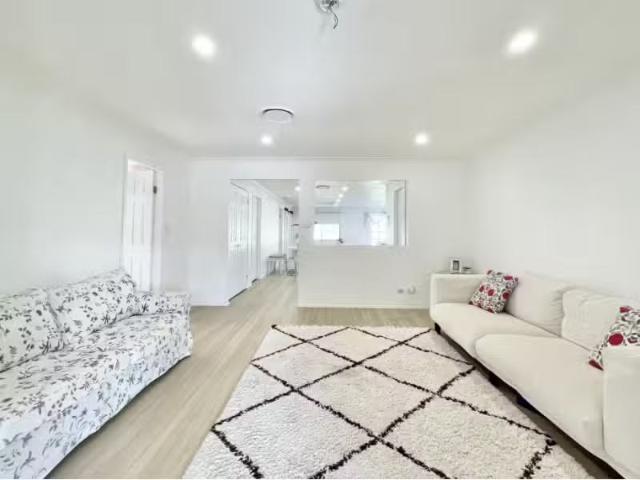Deal! 8 Englewood Way, GLENMORE PARK House for rent Listed by.