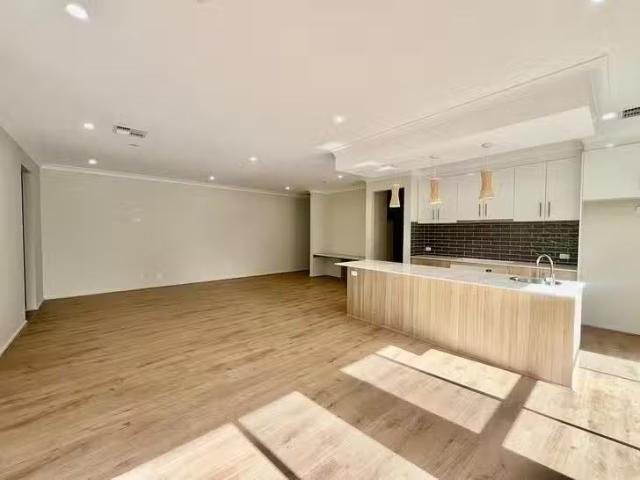 Deal! 8 Kapinka Parade, Riverlea Park, SA 5120