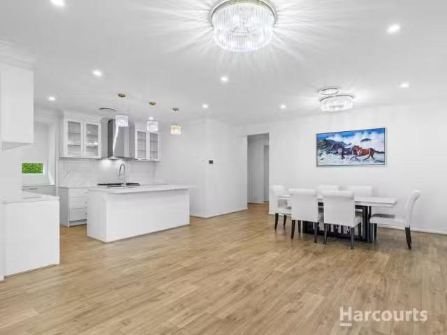 Cheap 8 Kite Street, ROCHEDALE, QLD 4123 House for Rent