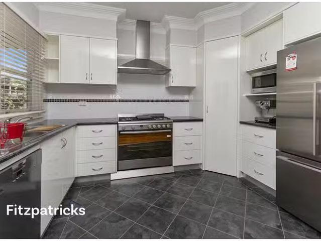 Cozy 8 Heydon Avenue, Turvey Park, NSW 2650